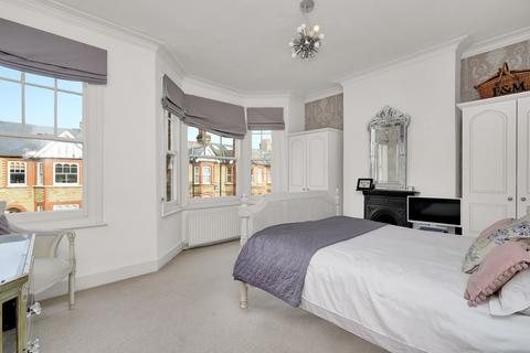 4 Durham Road, London, W5 4JP