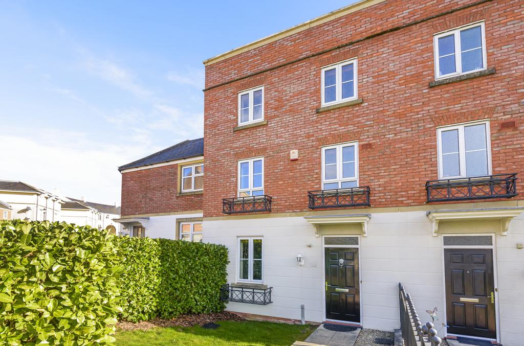 Britten Road, Redhouse, Swindon... 4 bed terraced house £330,000