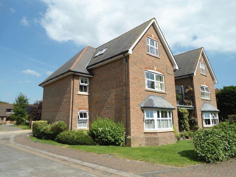 Barnham Road, Barnham, Bognor Regis 2 bed ground floor flat £925 pcm