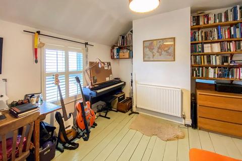 21 North Road, South Ockendon, RM15 6PT