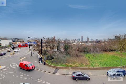 Studio to rent, Wick Lane, Bow E3