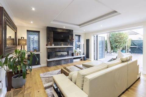 19 Kinloss Road, Carshalton, SM5 1BH
