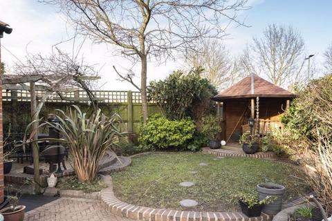 19 Kinloss Road, Carshalton, SM5 1BH