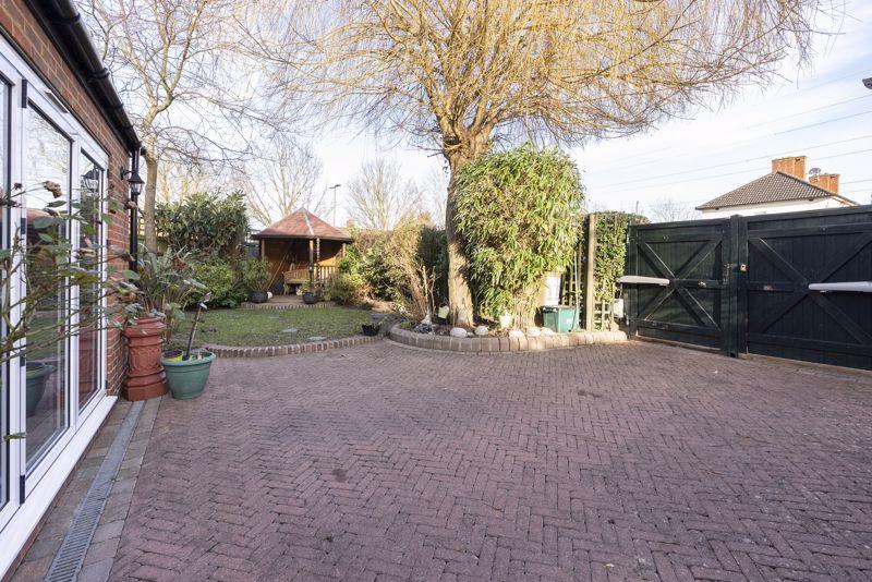 Ivy gate