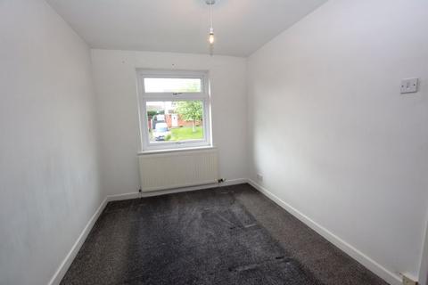 2 bedroom semi-detached house to rent, Bidford Close, Tyldesley