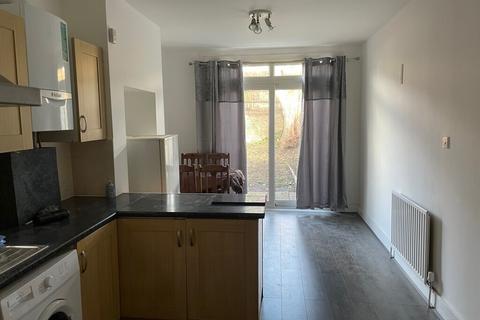 4 bedroom terraced house to rent, Letchworth street