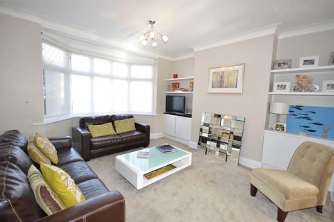 3 Laurel Way, London, N20 8HR