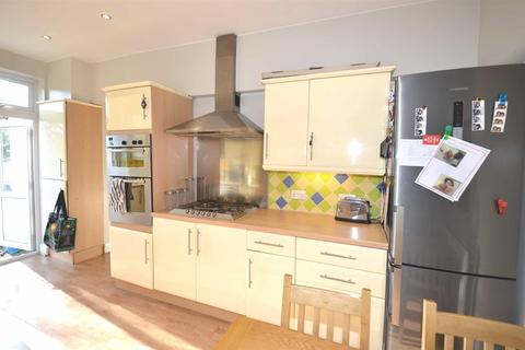 3 Laurel Way, London, N20 8HR