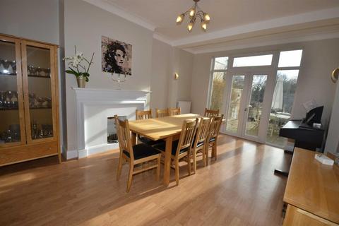 3 Laurel Way, London, N20 8HR