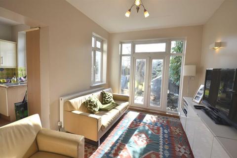 3 Laurel Way, London, N20 8HR