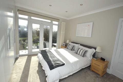 3 Laurel Way, London, N20 8HR