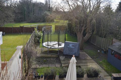 3 Laurel Way, London, N20 8HR
