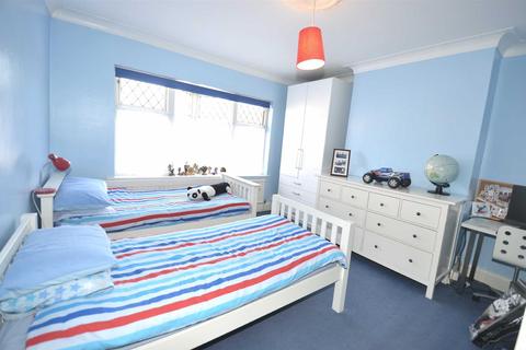 3 Laurel Way, London, N20 8HR