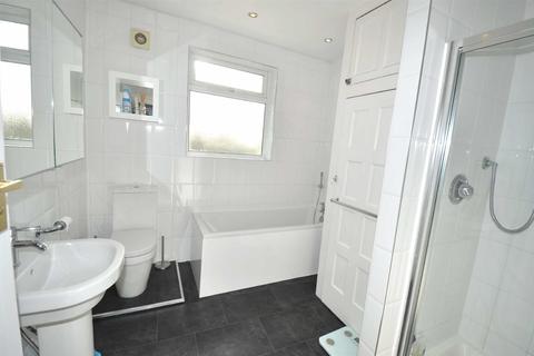 3 Laurel Way, London, N20 8HR