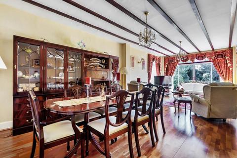 15 Uphill Road, London, NW7 4RA