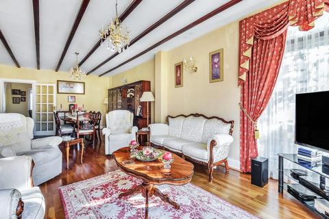 15 Uphill Road, London, NW7 4RA
