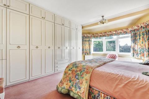 15 Uphill Road, London, NW7 4RA