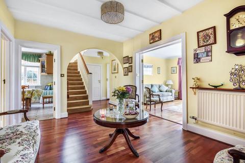 15 Uphill Road, London, NW7 4RA