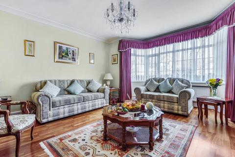 15 Uphill Road, London, NW7 4RA