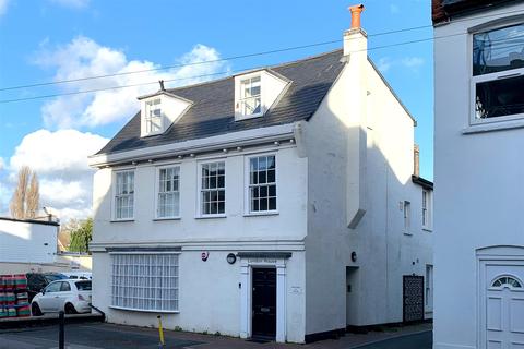 Flat 2, London House, 42 West Street, Carshalton, SM5 2PR