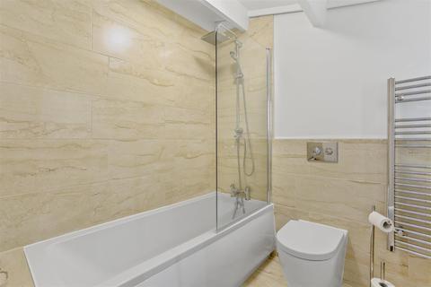 Flat 2, London House, 42 West Street, Carshalton, SM5 2PR