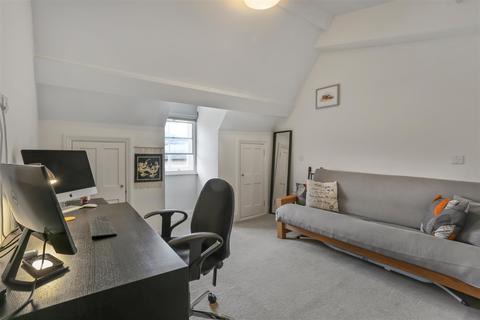 Flat 2, London House, 42 West Street, Carshalton, SM5 2PR