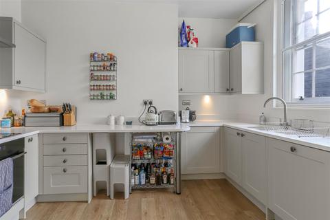 Flat 2, London House, 42 West Street, Carshalton, SM5 2PR