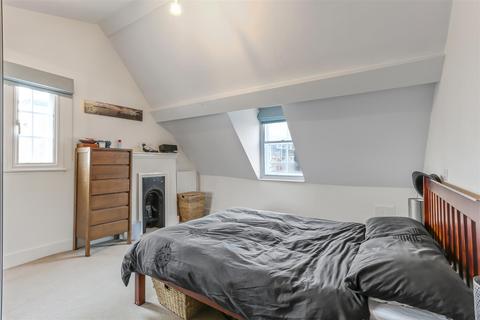 Flat 2, London House, 42 West Street, Carshalton, SM5 2PR