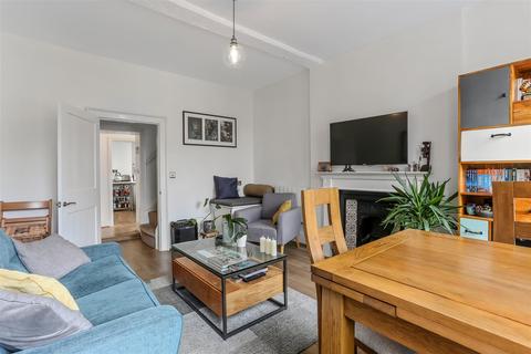 Flat 2, London House, 42 West Street, Carshalton, SM5 2PR