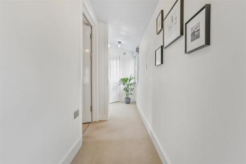 Flat 2, London House, 42 West Street, Carshalton, SM5 2PR