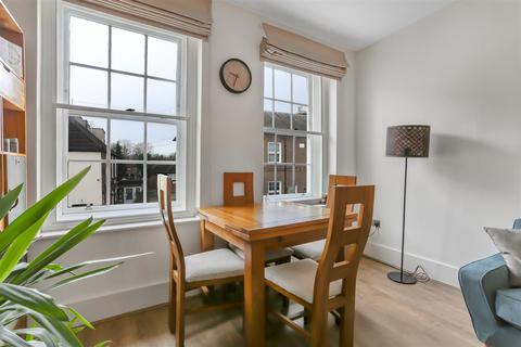 Flat 2, London House, 42 West Street, Carshalton, SM5 2PR
