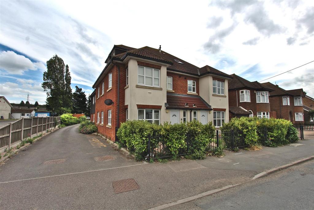 Queenborough Road, Minster On Sea... 2 bed flat £850 pcm (£196 pw)