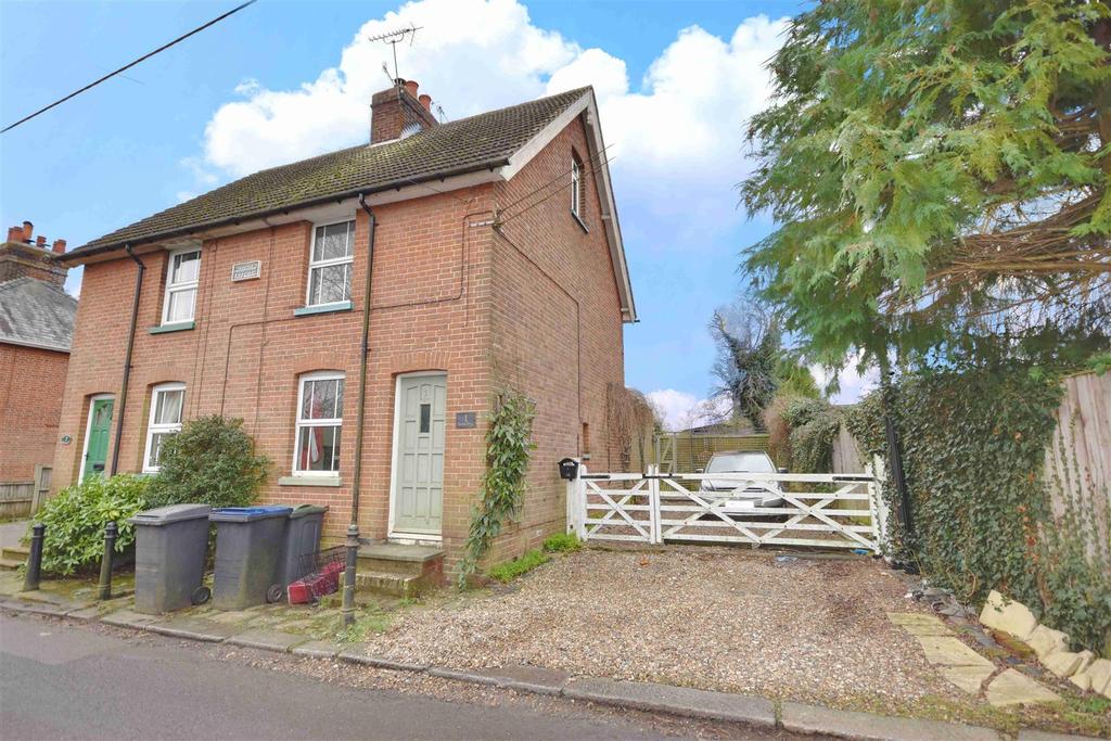 Howfield Lane, Chartham Hatch, Canterbury 2 bed semidetached house £