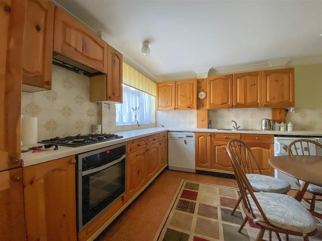 Little Grove, Bushey 3 bed terraced house £449,950
