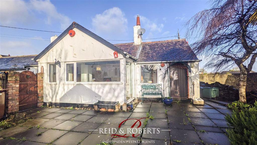 Pentre Halkyn, Pentre Halkyn, Flintshire, CH8 3 bed cottage £235,000