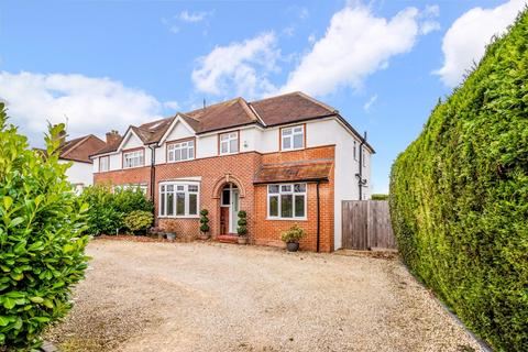 28 Roundwood View, Banstead, SM7 1EQ