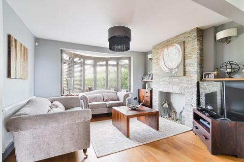 28 Roundwood View, Banstead, SM7 1EQ