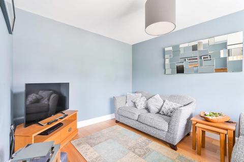 28 Roundwood View, Banstead, SM7 1EQ