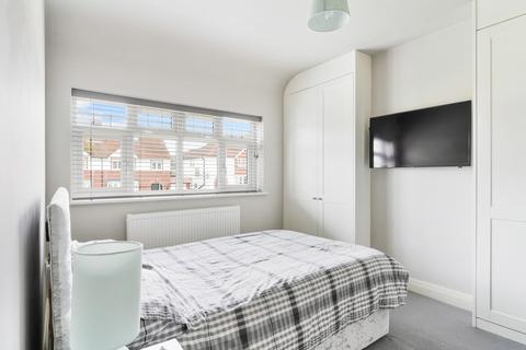 28 Roundwood View, Banstead, SM7 1EQ