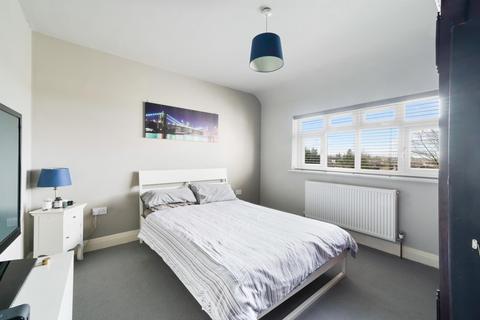 28 Roundwood View, Banstead, SM7 1EQ