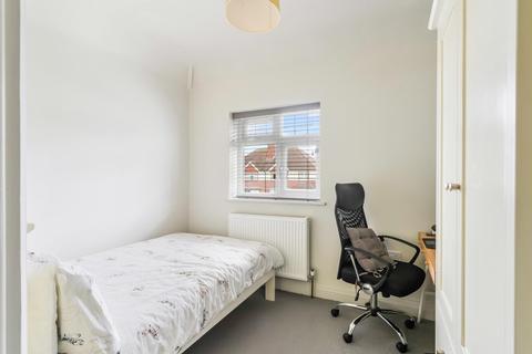 28 Roundwood View, Banstead, SM7 1EQ