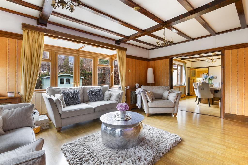 Hollymeoak Road, Coulsdon 4 bed detached house to rent £3,250 pcm (£