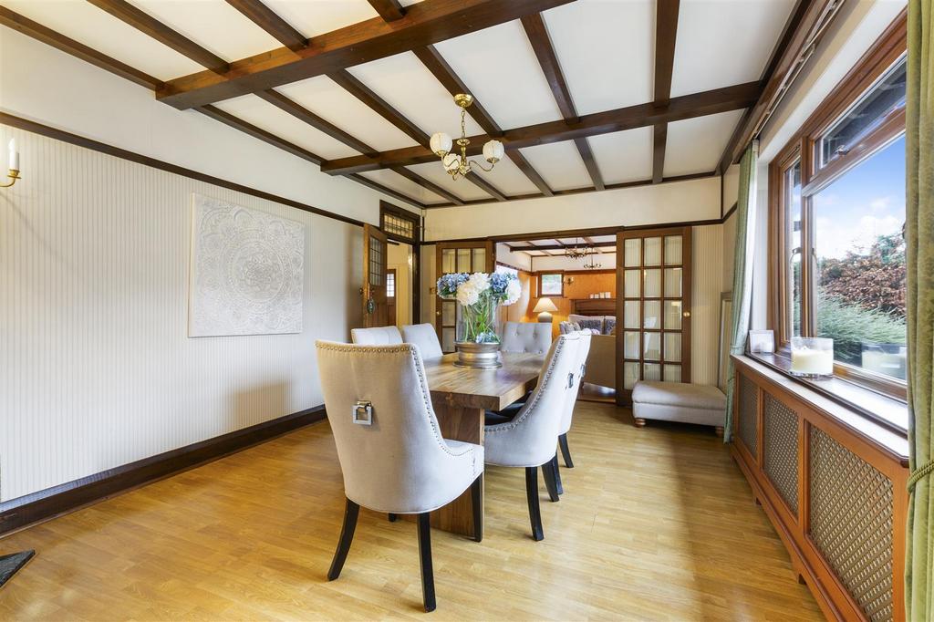 Hollymeoak Road, Coulsdon 4 bed detached house to rent £3,250 pcm (£