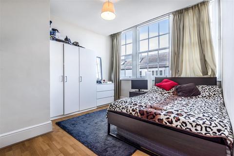 2 bedroom flat to rent, Upper Richmond Road West, East Sheen, SW14