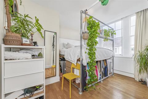 2 bedroom flat to rent, Upper Richmond Road West, East Sheen, SW14