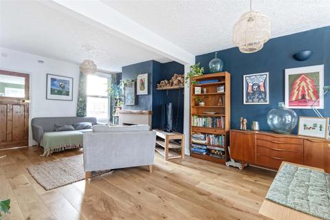 15 Queen Street, Worthing, BN14 7BL