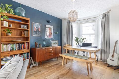 15 Queen Street, Worthing, BN14 7BL