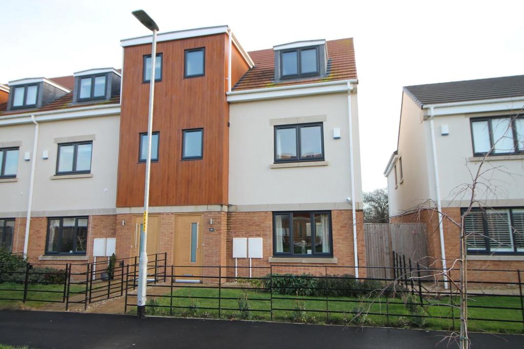 The Oval, Eaglescliffe, Stockton-On-Tees 3 bed townhouse - £220,000