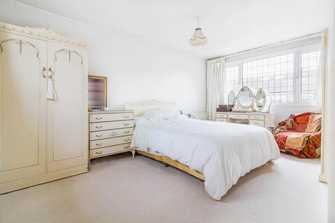 14 Burden Way, London, E11 3RY