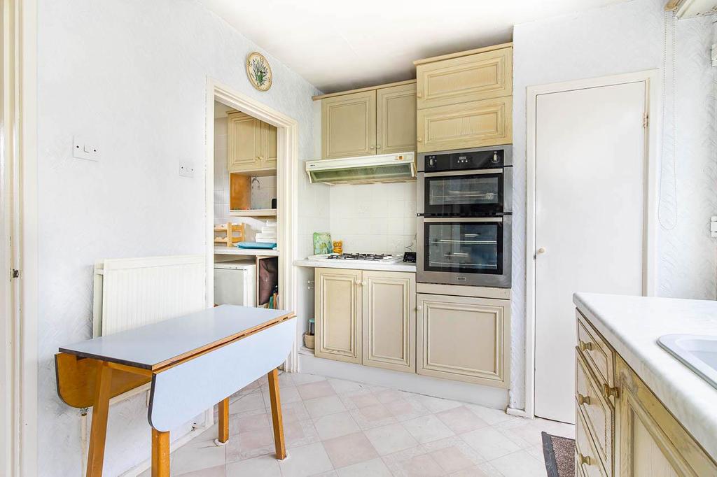 Kitchen2.jpg